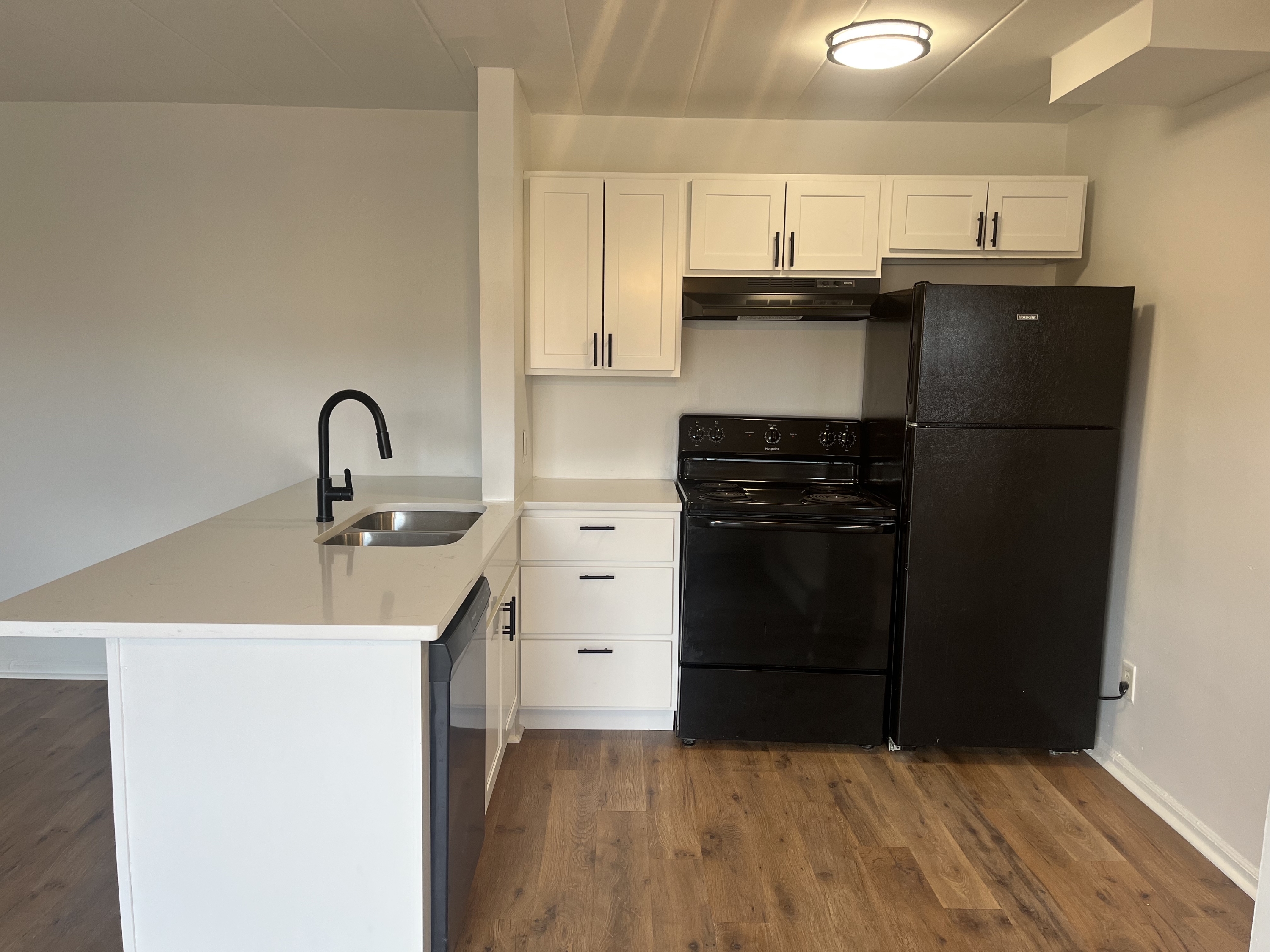4000 Ledgewood Dr., Unit 7